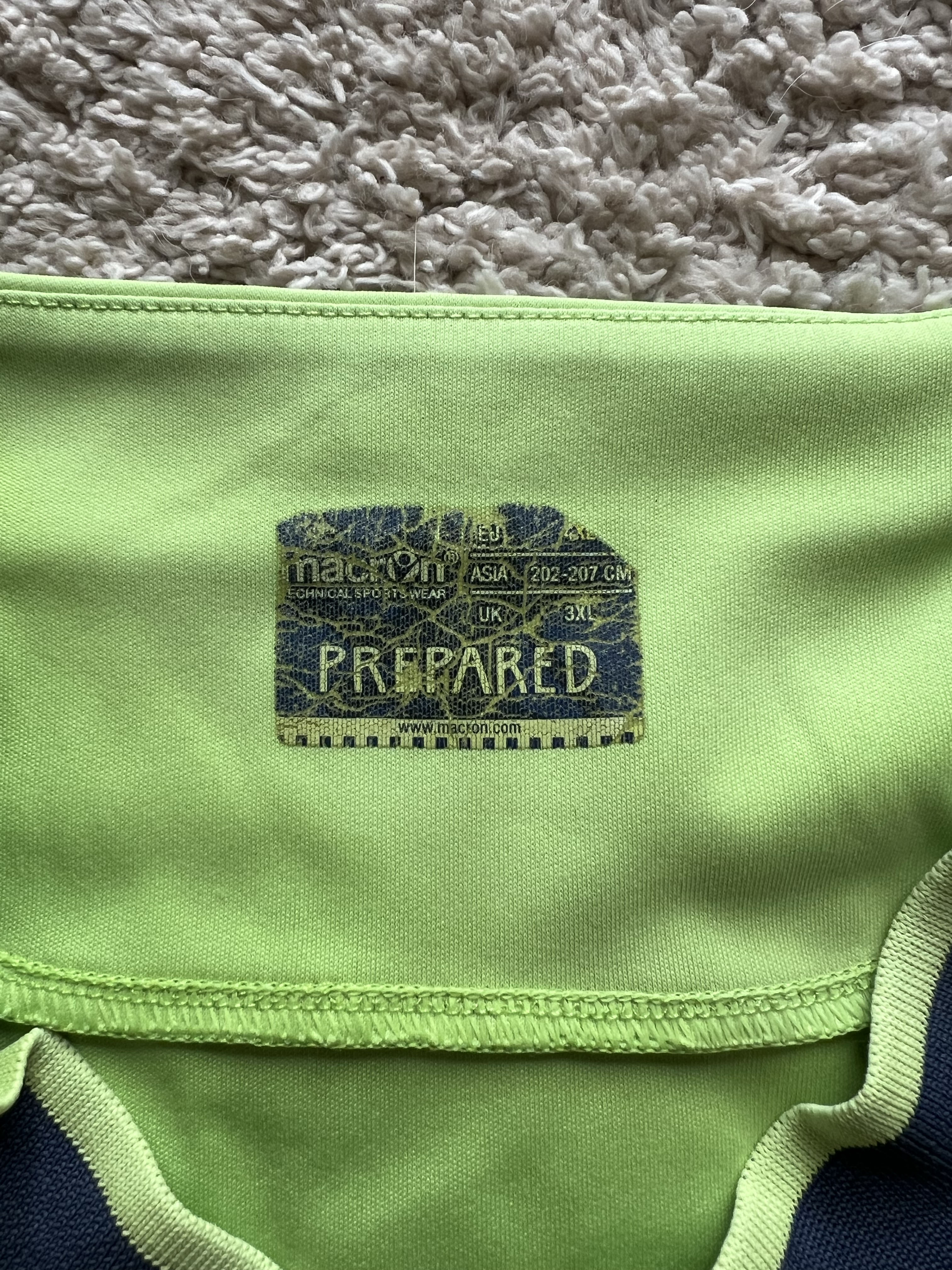 Neck label