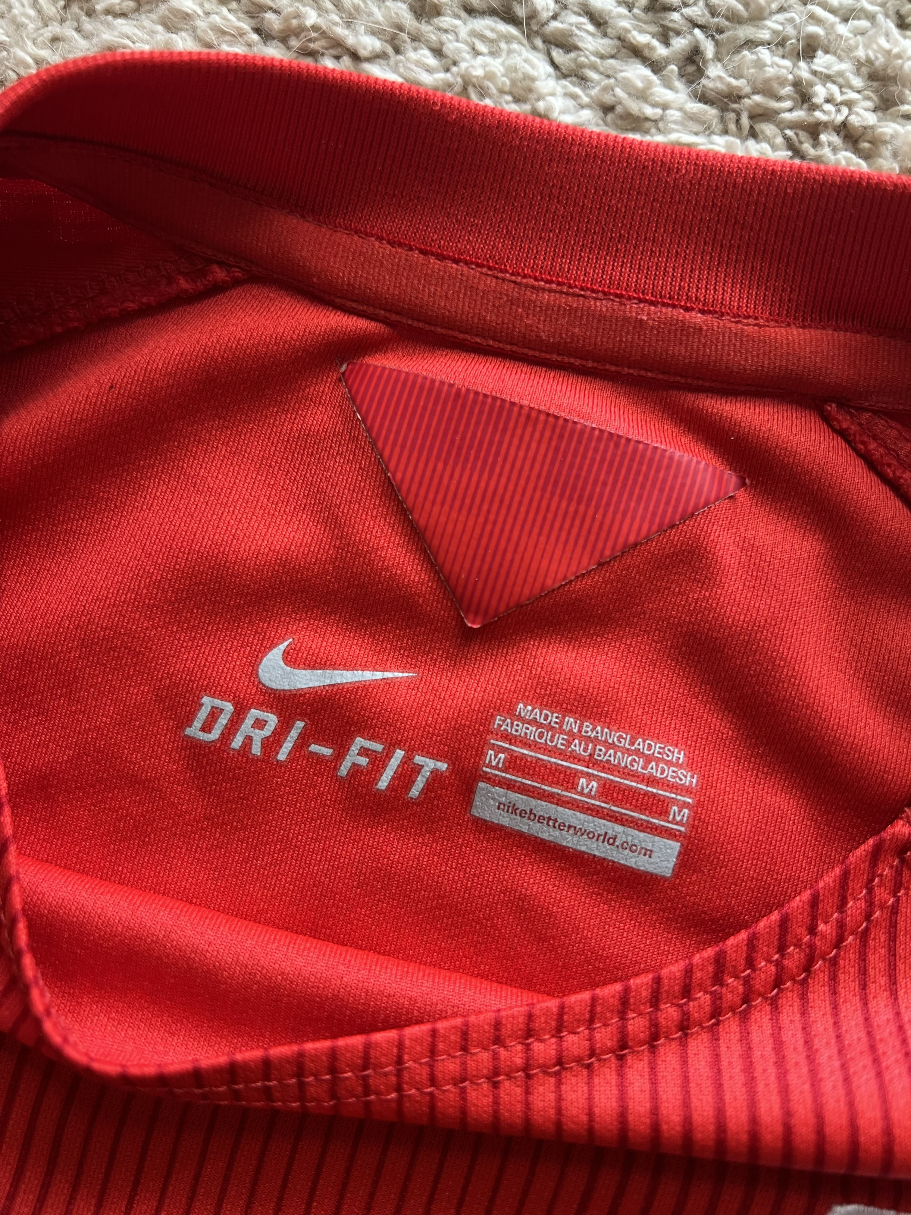 Authenticity evidence image of England 2014/15 Nike Away Shirt - Men's Medium