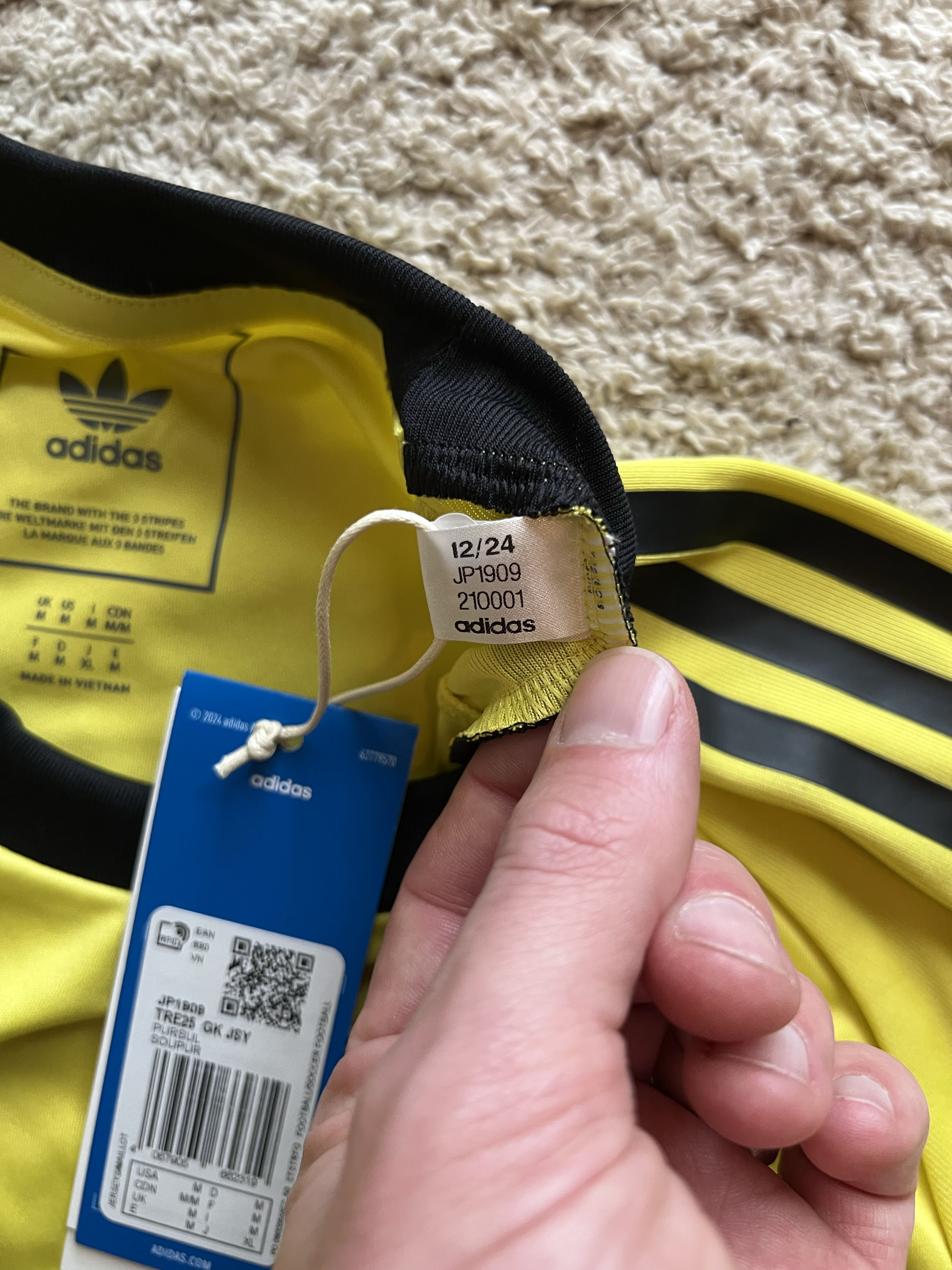 Authenticity evidence image of Aston Villa 2025/26 Adidas GK 6 Goalkeeper Shirt (Betano) - Men's Medium