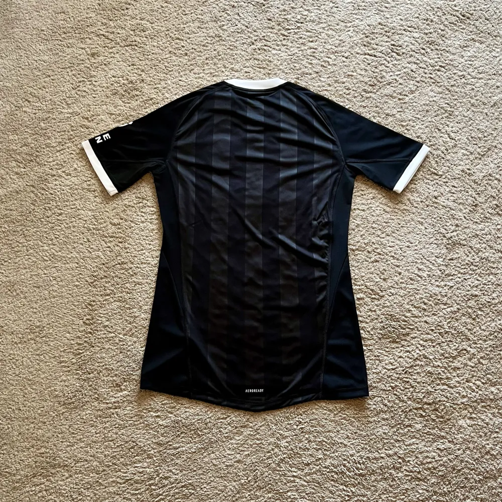 Rear view of Aston Villa 2025/26 Adidas GK 4 Goalkeeper Shirt (Betano) - Men's Medium