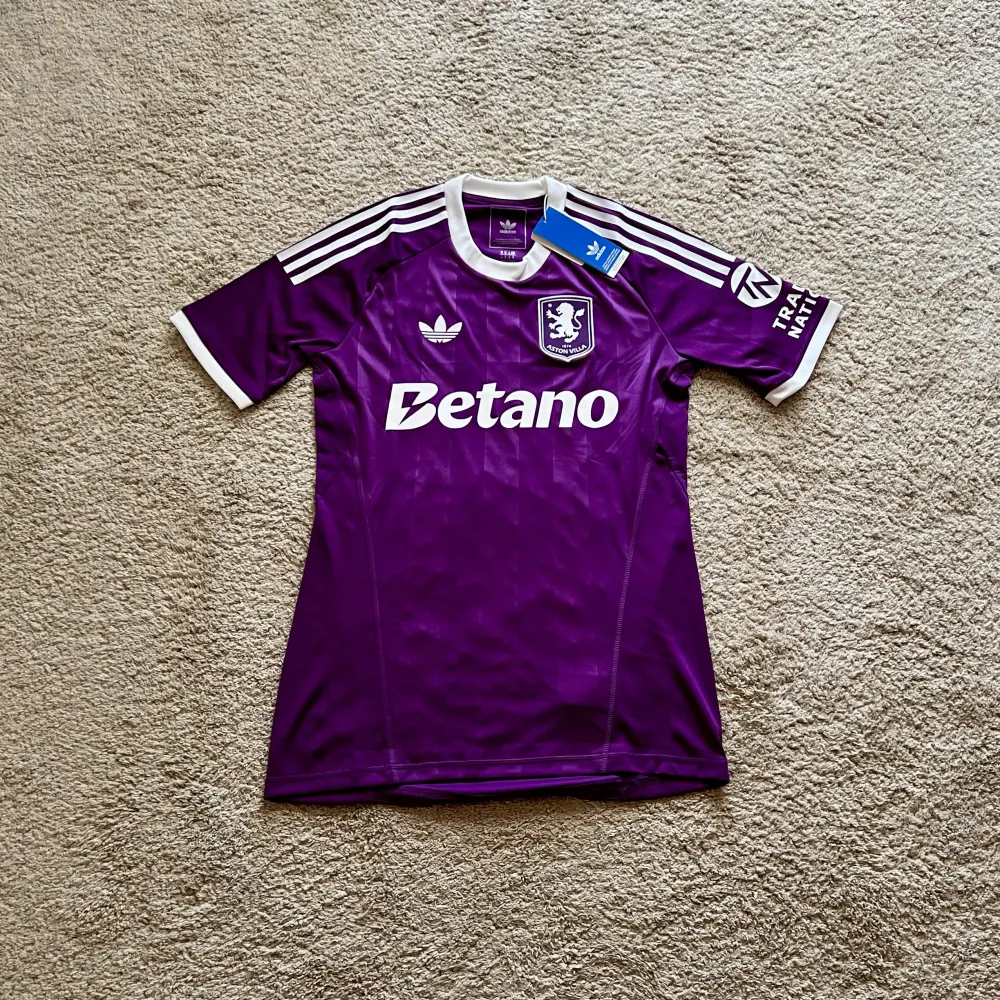 Front view of Aston Villa 2025/26 Adidas GK 5 Goalkeeper Shirt (Betano) - Men's Medium